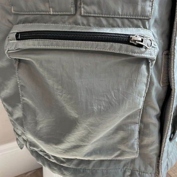 Gap light gray utility vest fleece lining zipper and Velcro close pockets L - Picture 5 of 13